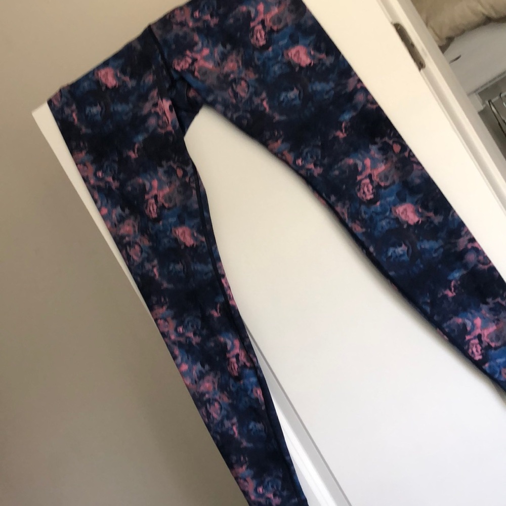 Wunder under floral leggings
